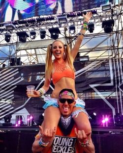 wuphmusic:  Listen to the best new music here.  Couples that rave together, stay together.