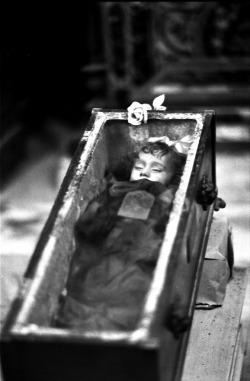 This photo of Rosalia Lombardo was taken in 1984. Why is that interesting? She was the last person buried in the catacombs of the Capuchin Monastery 64 years before this photo was taken, in 1920.