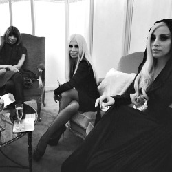 venass:  gagadi:  seashellglitter: Lady Gaga, Donatella Versace and Anna Wintour.  The single most important picture in fashion  the golden trio of bad bitches in fashion 