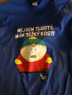 shiftythrifting:  found @ grime, a thrift store in worcester, ma. had no idea what it said and got it anyways (google translate says it’s czech and means “i’m not fat i have bones”)