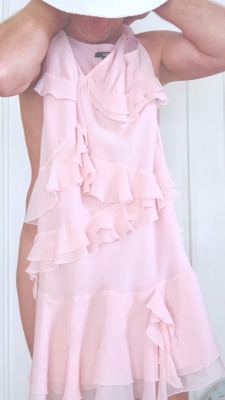 sohard69pink:  Eeek! A gift? For me? Awww, pretty new dress, and sunhat of course. One must protect ones complexion in the Aussie sun! Wait until you see it on! 😍