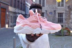 tittykage:  negrobravo:  newsorsomethn:  sensitivechula:  trybucustom:  Nike Air Huarache “Flamant Rose” Flamingo’s spirit, pastel color  Honestly these are so cute   😦!   tittykage so you don’t want these?  ur gonna buy me these?? 