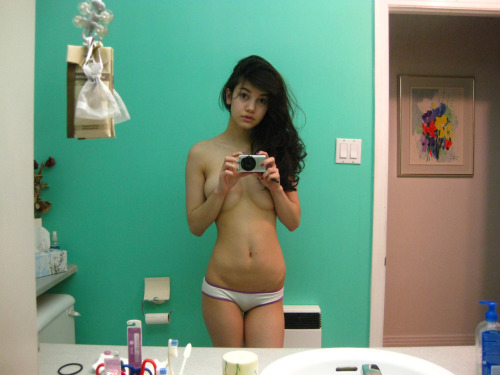 Toes teen girl bathroom selfies