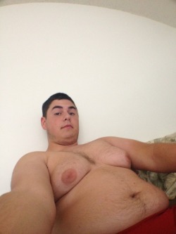chrischub41:  mikebigbear:  cubbybuddy622:  Because I haven’t posted a tummy picture in awhile.  Hot  Tits 