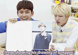 kang-junhee:  sunggyu’s reaction to hoya’s caricature of him (screenshot by hogam + cute interaction between her and turning point about this)  