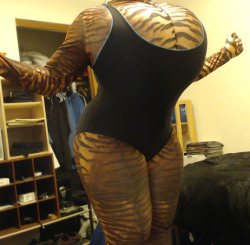 certifiedhypocrite:  norithics:  seritaph:  seritaph:  Who’s a pretty kitty just in time for October?  That’d be me! More cheap spandex from the local Halloween Store paired up with various inflatables n’ organized for titillating curvature. 