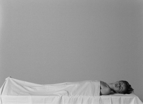 365filmsbyauroranocte:-Persona (Ingmar Bergman, 1966)-Juliet dans Paris (Claude Miller, 1967)   (Bergman’s frame vía: ozu-teapot)  