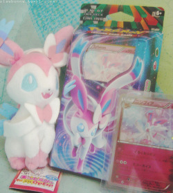 i got the new furious fists sylveon deck box, it was practically made for me ♡