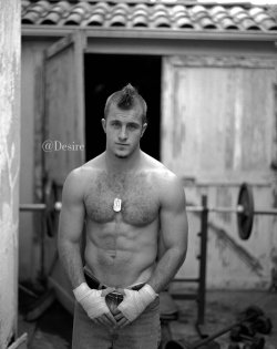 sdbboy69:  Love Scott Caan  Want to see more? Check out my archive at http://sdbboy69.tumblr.com/archive