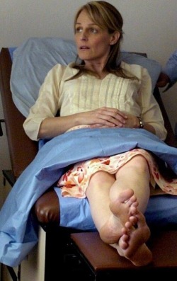 solecityusa:  Helen Hunt’s dirty solesIn appreciation of female feet, arches, toes and soles - http://solecityusa.tumblr.com/