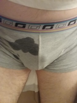 rehlein-xx:A little accident in my bed … I better wear diapers :o