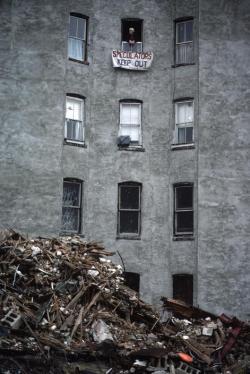 tamburina:  Steve McCurry, Apartment building in the East Village/Lower East Side. New York City, 1984   