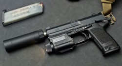 thesandcitizen:  gunnyriv:  HK USP 45  *HK USP 9x19mm