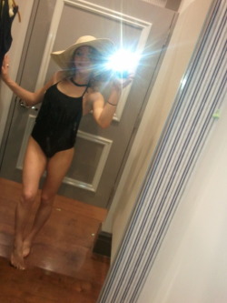 changingroomselfshots:  ready for summer?
