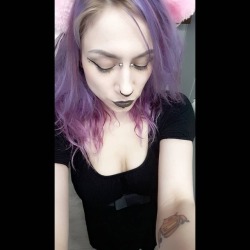 😸😸😸 #goth #neko #kitty #cats #camgirl #o0pepper0o #halloween #facepaint #blacklipstick #blacklips #cute #pierced #punkgirl #pinkcatears
