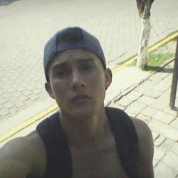 chacales-latinos:  Rico Hetero engañado de Guadalajara espero haya. Visto el video