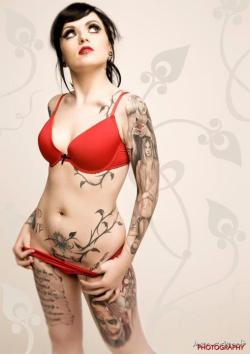 tattooedwomenarebeautiful:  Modèle: Maggie Paige