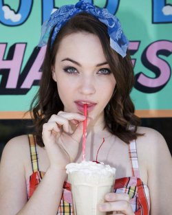 Violett Beane, actress from tv series The Flash.  #theflash