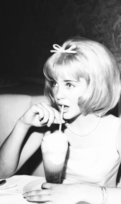 lovelynymphet:  cynthia–lennon:  Sue Lyon sips a milkshake after the movie premiere of ‘Lolita’ at sandpipers in Los Angeles, 1962.