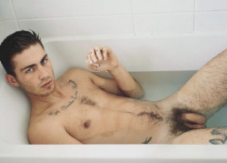 haslarman:  Bathtime pleasures.
