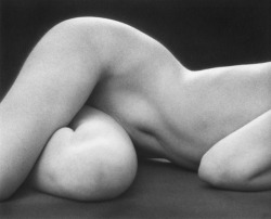 last-picture-show:Ruth Bernhard, Hips, Horizonzal, 1975