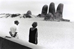 Elliott Erwitt - Punta del Este, Uruguay, 1990.