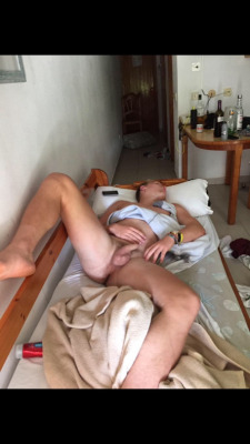 spycamdudeblog:  Caught passed out!Like spy? take a sneaky peek!The biggest spy cams archive!Follow me!….http://spycamdudeblog.tumblr.com/