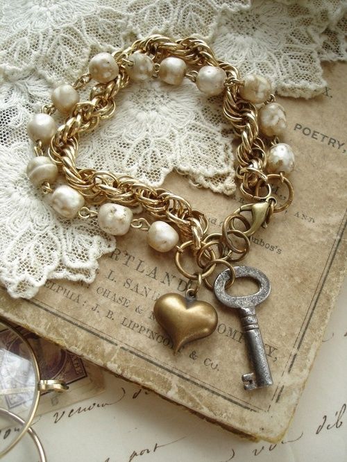 Cute babes pearl necklace