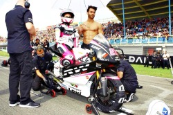 racermaniac:  We love Ana Carrasco as we know that she’s the only one girl who riding among those boys in Moto3 class, and yet another exciting revolutionary she brings into the GP is, a hot grid boy!   Fairs fair!