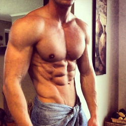 hotguyswithabs:  Find a gay fuck buddy tonight: http://bit.ly/1Jer2NV