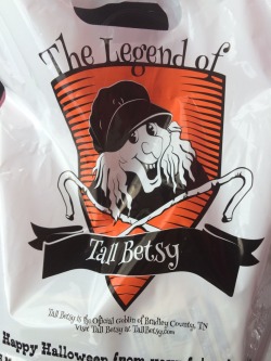 truecrimehothouse:  reallifeishorror:  thedeathmerchant:  My bank was out of fucking envelopes. They gave me a Halloween bag full of money. I told them I felt like I was robbing the place.  This is the lucky tall Betsy.Reblog and within 24 hours and lucky