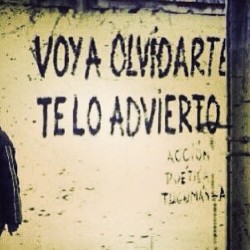 hojeandolibros:  Aviso …  #fotodeldia #instaphoto #photoaday #streetphotography #instanow #instagram_mexico #instagood #instamoment #all_shots #instagrameando #iphoneonly #instafollow #instadaily #porlacalle #poesia #muros
