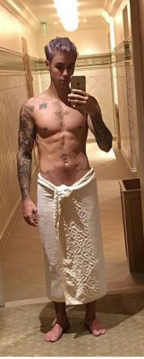 boytrappedinthcloset:  Justin Bieber’s bulge, booty and his giant dick