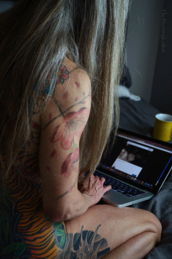 This is just funny to me. I’m actually reblogging an image while I’m shooting. That’s being too attached to your porn blog. And a good multi-tasker.On the other hand, it is also cool how streaky my hair is.