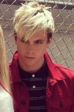 r5-and-austinmahone13:  GUYS I’M CRYING RIKER FEELS THEY ARE EXTREMELY STRONG TONIGHT 