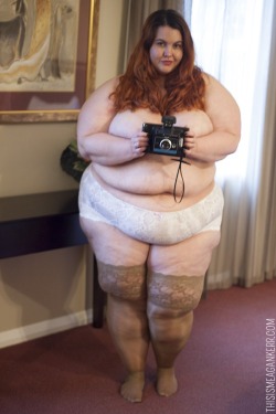 hornybbwomen:  More Nude BBW Photos 
