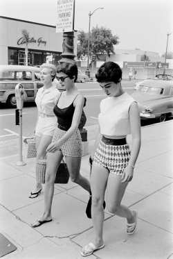 vintagegal:  Female Short Pants photographed by Allan Grant c. 1950s (via)