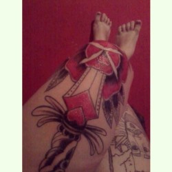 Dá até pra dobrar o joelho ja  #boanoite #traditionaltattoo #kneetattoo #tattoofresh