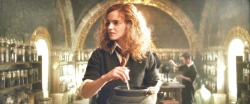 fawning-over-the-doe:   →1-2 screencaps of Hermione Granger 