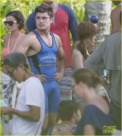 theguysvault:  The hot #ZacEfron  show his bulge in a wrestling suit