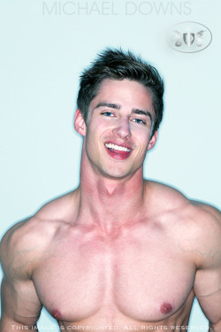 kaahypnotizingmen:  When you realize the hot bartender is actually on Gay sites such as Pumping Muscle (Ian B) and All American Guys. Tyson Dayley. 