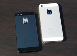 Omg I want an iphone decal. Like an avengers or mr. Chip one like the ones for the MacBook haha looks pretty cool. 