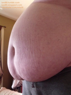 lardfill:  My belly hang at 430lbs  ok, so i try my hardest to never reblog, but this guy is such an amazing inspiration to me as a gainer, that i&rsquo;m gonna reblog everything he&rsquo;s put up so far, in hopes that one day i can look back through