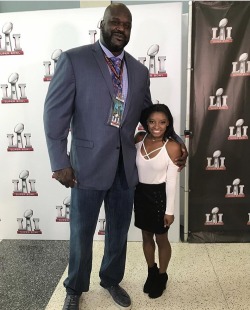 kylostantrums: traitor: Shaq (7'1) and Simone Biles (4'9)  AND SHE’S IN HEELS   She looks like she could be his eight-year-old daughter or something