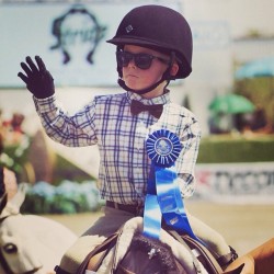 sit2beats:  warmboobz:  e-q-u-i-t-a-t-e:  bomb-proof:  thecityhorse:  the-tailored-sportsman:  leadline swagger Source  omg  i’d like to thank my mom, this pony, that hot chick in the stands, &amp; the academy  so much shade in one so small  sweg  I’ve
