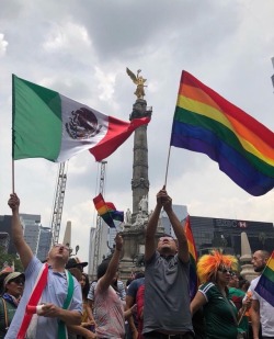 geniushowell:  Yesterday Mexico won against South Korea, and, as it is tradition, fans went to the most iconic landmark in Mexico City, el Ángel de la Independencia (the golden statue in the pic), where they ran into the Pride march. Instead of ensuing