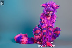 selinaminx:  the-bucky-barnes:  cosplayadoration:  Cheshire Cat. / Model/Costume/Wig Styling/Makeup: Ryoko-demon of R&amp;R Art Group / Photographer: Kifir   Ugh, I need these people for an Alice in Wonderland Mad Tea Party shoot. So I can be