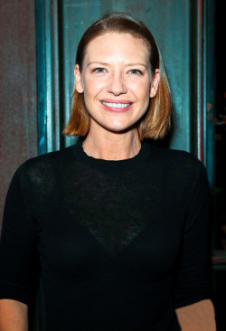 celoewe:  Anna Torv in LA for The Shelter For All event benefiting Planned Parenthood, GLAAD, ACLU, and NRDC. - April 20th, 2017  [x]