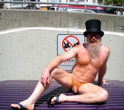 Top hat/red pubes&hellip;