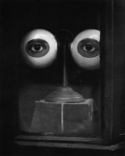 atomic-flash:  Optician’s Shop Window - Photographer: Irving Penn 